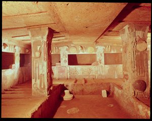 Uitzicht op het interieur van het graf, Necropolis van de Banditaccia